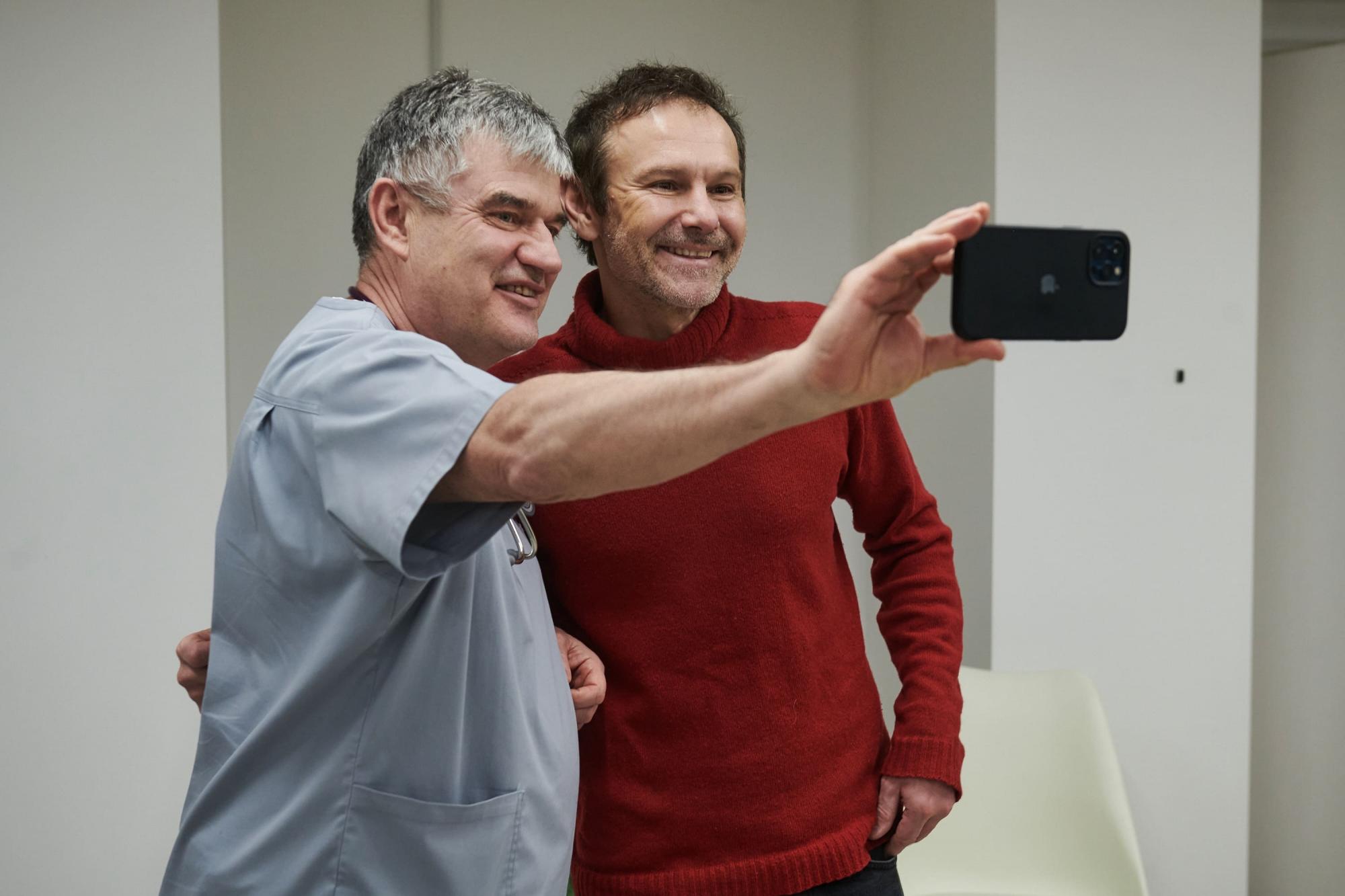 Вакарчук зіграв несподіваний концерт для військових: душевні фото і відео